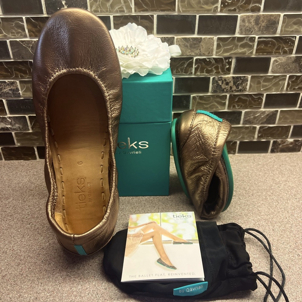 Tieks Ballet Flats Metallic Bronze Complete with Box and Bags size 6 F/S